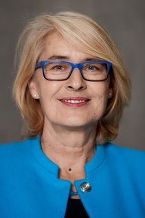 Dr. Anna Crole-Rees
