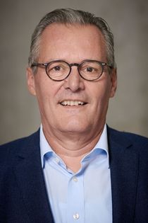 Dr. Paul Hälg